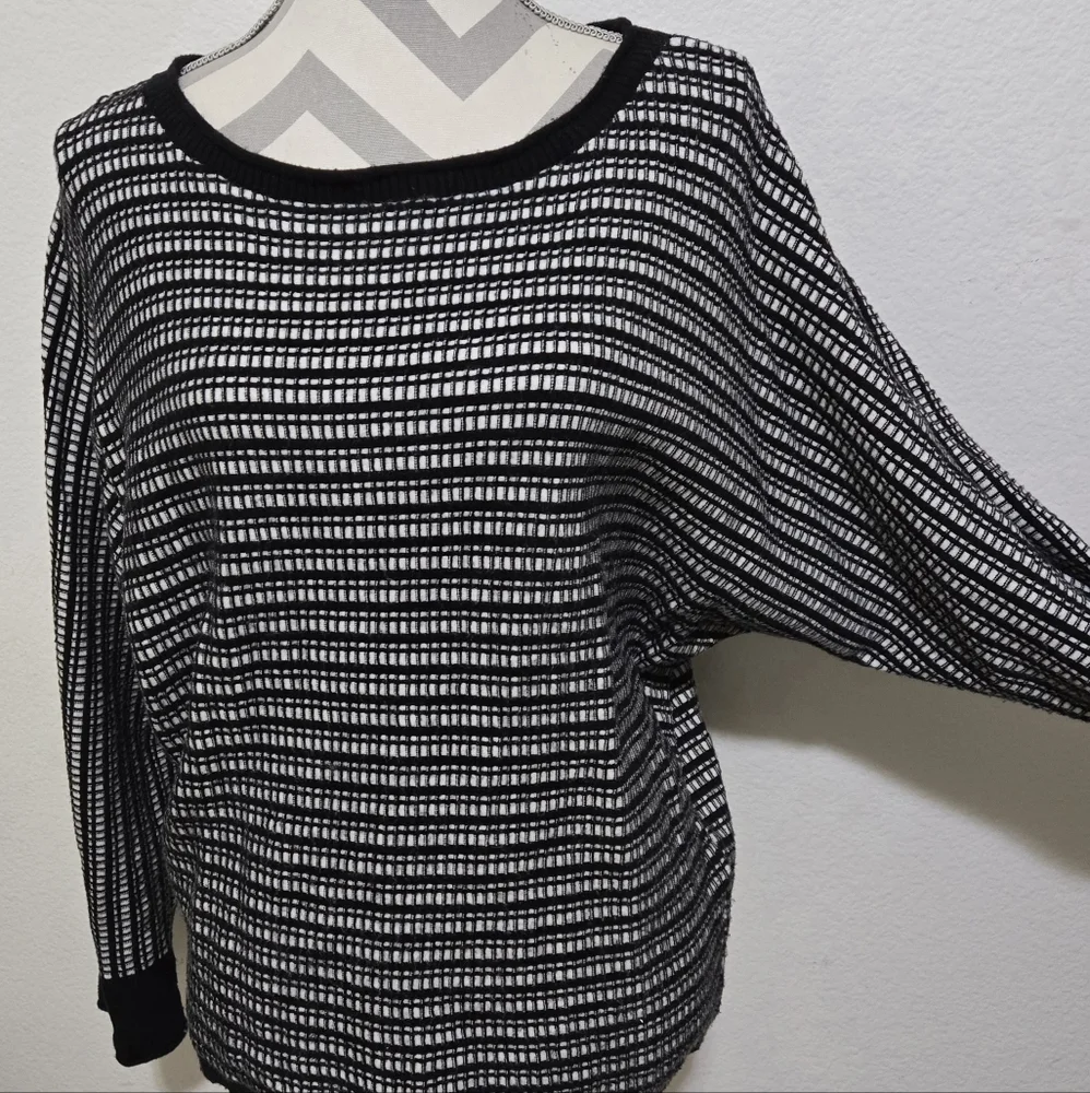 Cyrus Black & White Checkered Sweater Dolman Sleeves Size Large - Picture 1 of 9